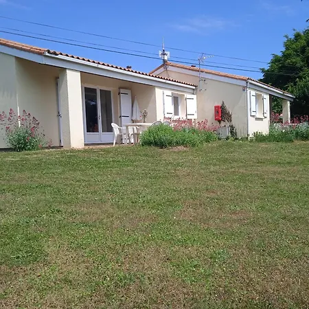 Kompleks wypoczynkowy Olydea Le Lambon - Prailles-la-couarde 3*